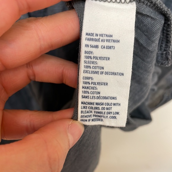 American Eagle Butterfly Embroidered Sleeve V-Neck Gray Top in X-Small - Picture 4 of 7